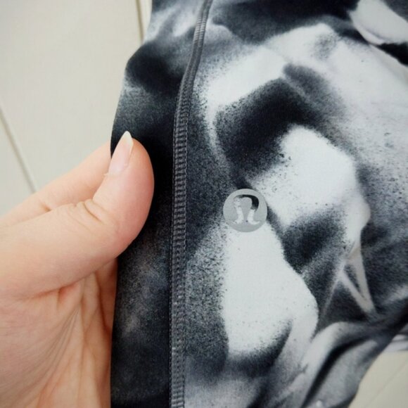 Lululemon speed up crop - Picture 5 of 8